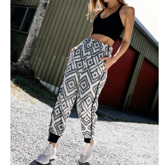 Free People Jacquard Joggers Women's XS Where the Wind Blows Athleisure Boho - Picture 11 of 12